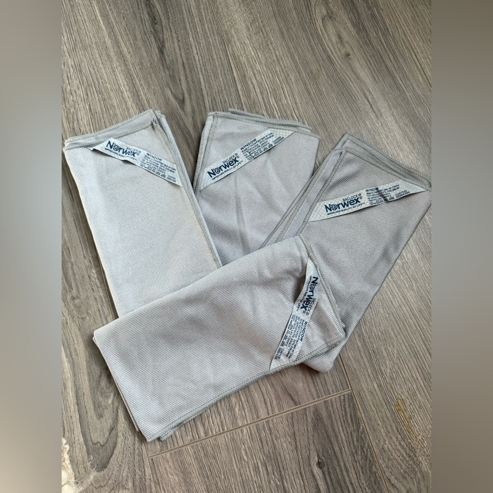 2 NEW Norwex Graphite Grey Window Cloths